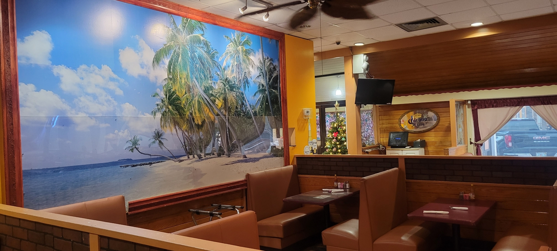 interior atmosphere La Teresita Cuban Restaurant Pinellas Park